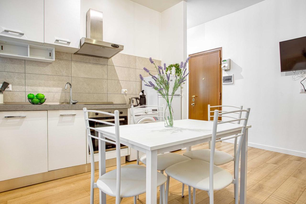 Апартаменты Joivy Warm And Inviting Flat With Balcony Милан Экстерьер фото