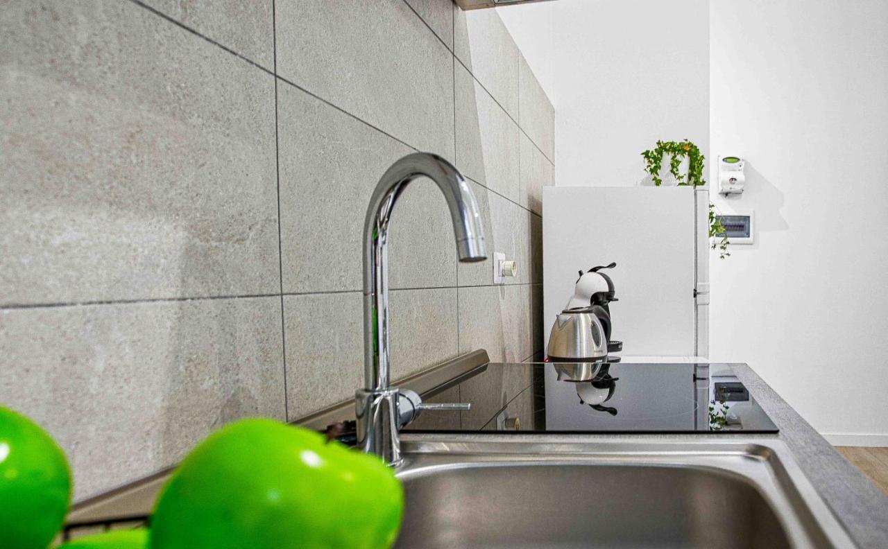 Апартаменты Joivy Warm And Inviting Flat With Balcony Милан Экстерьер фото